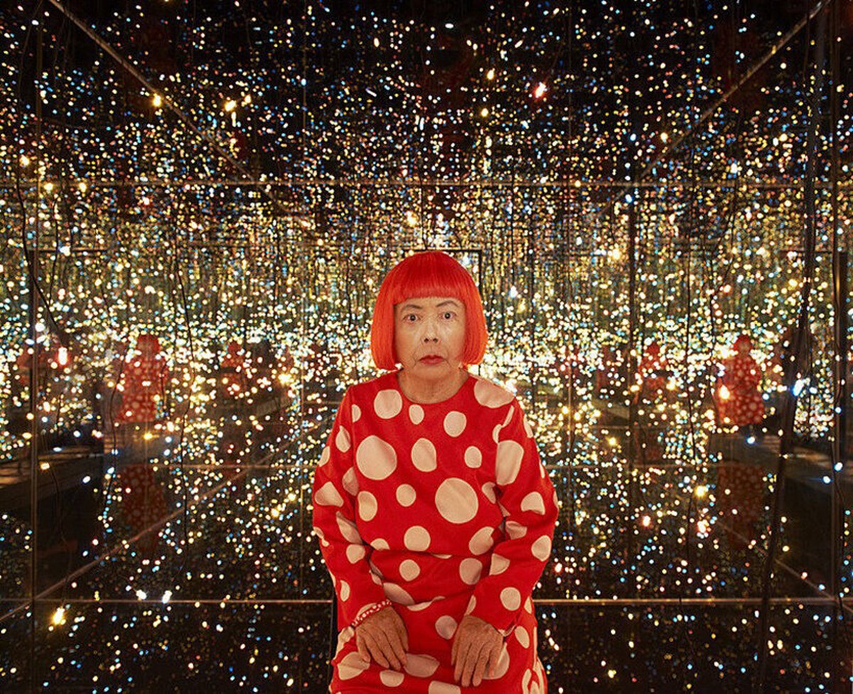yayoi kusama leaves behind a world of dots, mirrors and infinity - 1