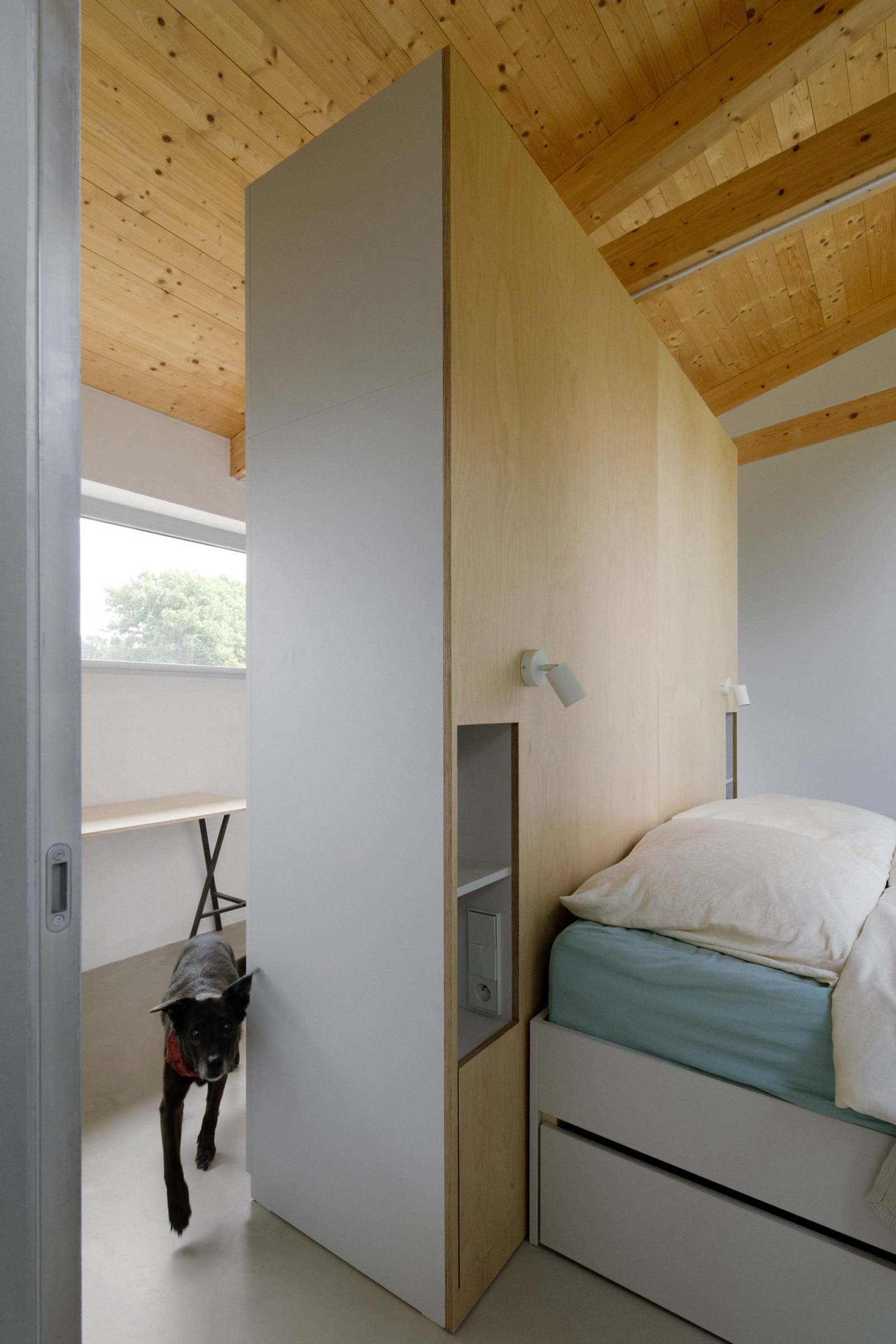Bedroom interior at Modular home by Papundekl Architects