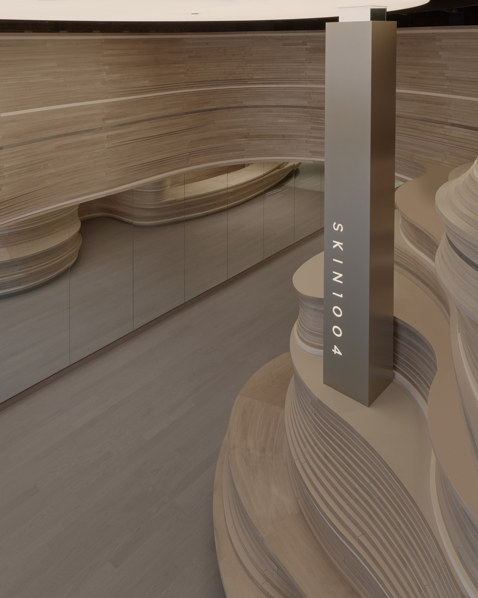 SKIN1004'in SoHo Bayrağı Mağazasında Katmanlı Ahşap Tasarımı Öne Çıkıyor
