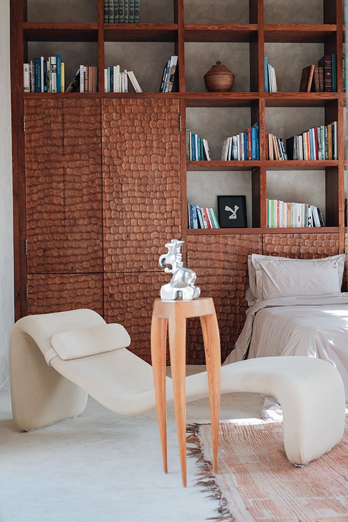 Moroccan retreat DDAR, a building in minimalist geometries and neutral tones