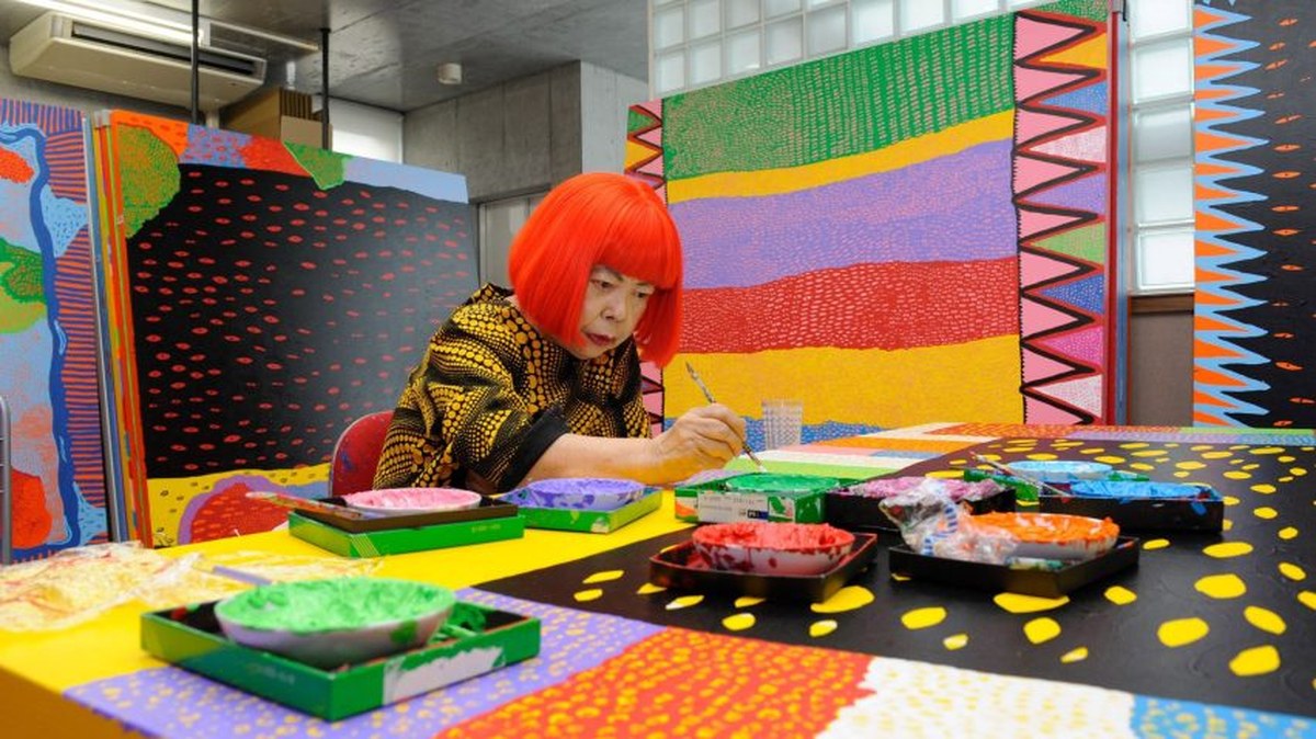 Yayoi Kusama working in her studio