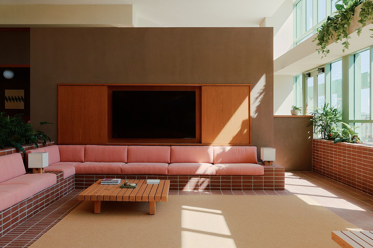 RAY Phoenix images of contemporary residential building with swimming pool amenities and midcentury feel