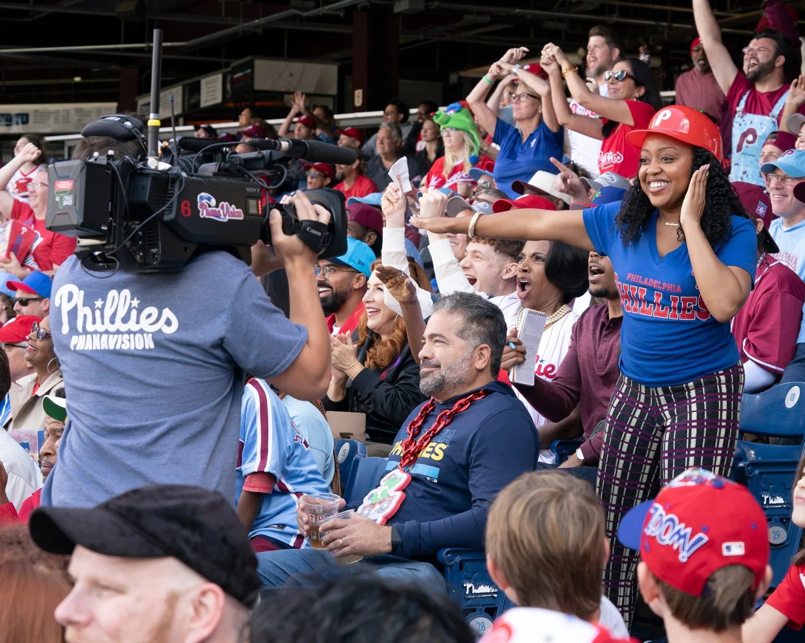 ABBOTT ELEMENTARY - “Ballgame” - The Abbott crew heads to the ballpark for Teachers’ Appreciation Night at the Philadelphia Phillies game. WEDNESDAY, OCT. 15 (8:30-9:02 p.m. EDT) on ABC. (Disney/Gilles Mingasson)
MATTHEW LAW, LISA ANN WALTER, ALAN AYMIE, CHRIS PERFETTI, SHERYL LEE RALPH, QUINTA BRUNSON