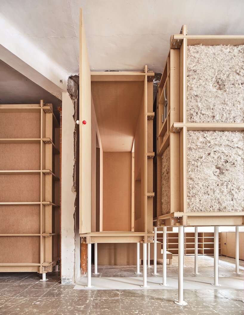 twilight of corridors: how TAKK rethinks domestic architecture beyond fixed rooms - 4