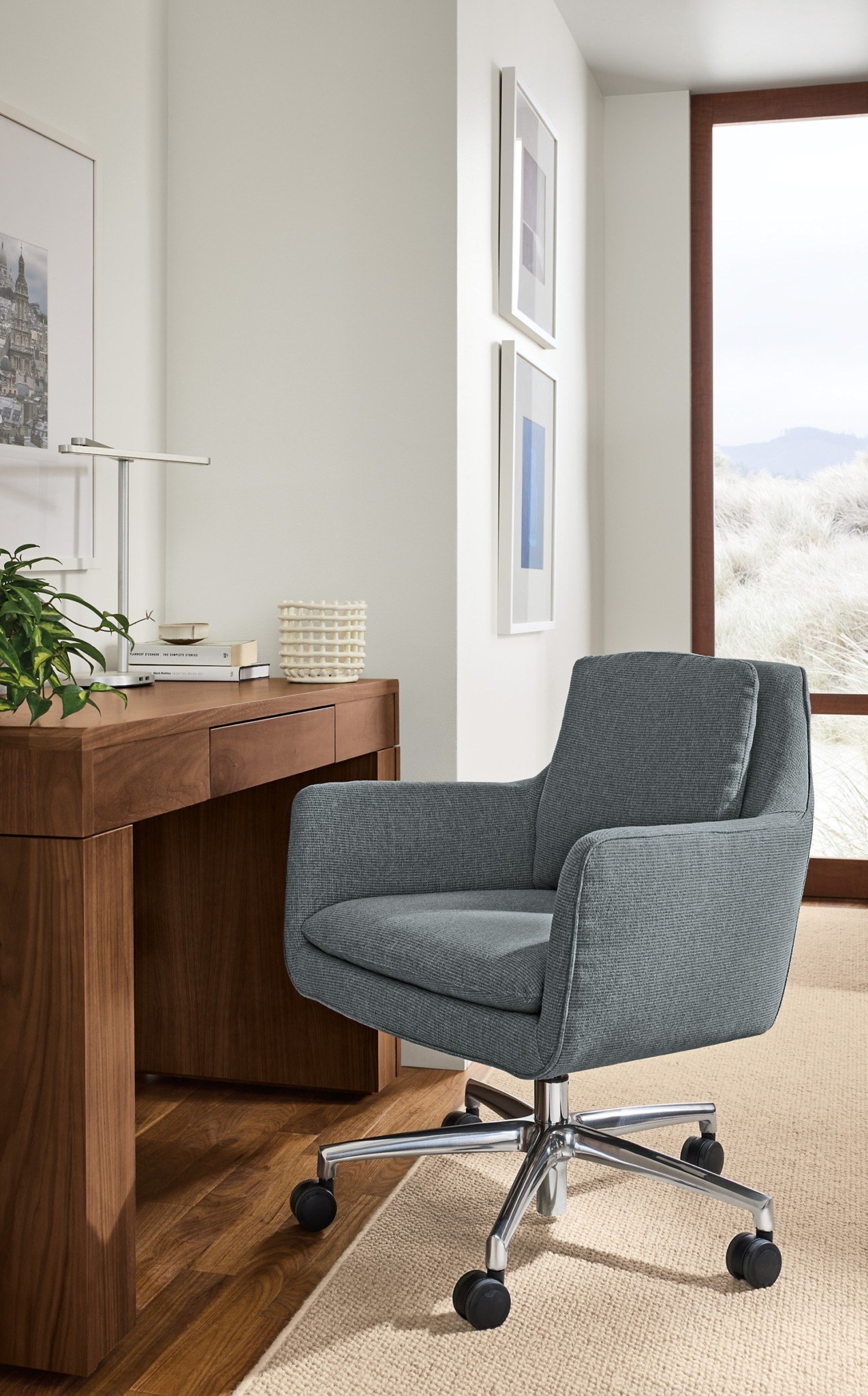 8 Chairs: Alışık Olduğumuz Bir Tasarımı Yeniden Düşünmek