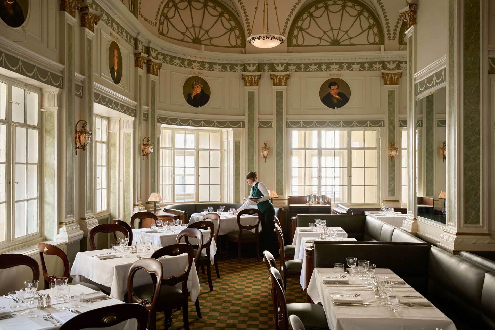 Interior of Romano&amp;rsquo;s