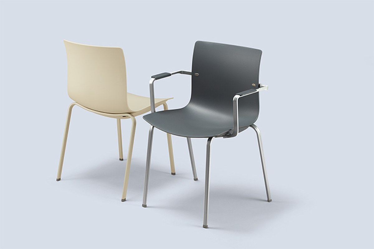 8 Chairs: Alışık Olduğumuz Bir Tasarımı Yeniden Düşünmek