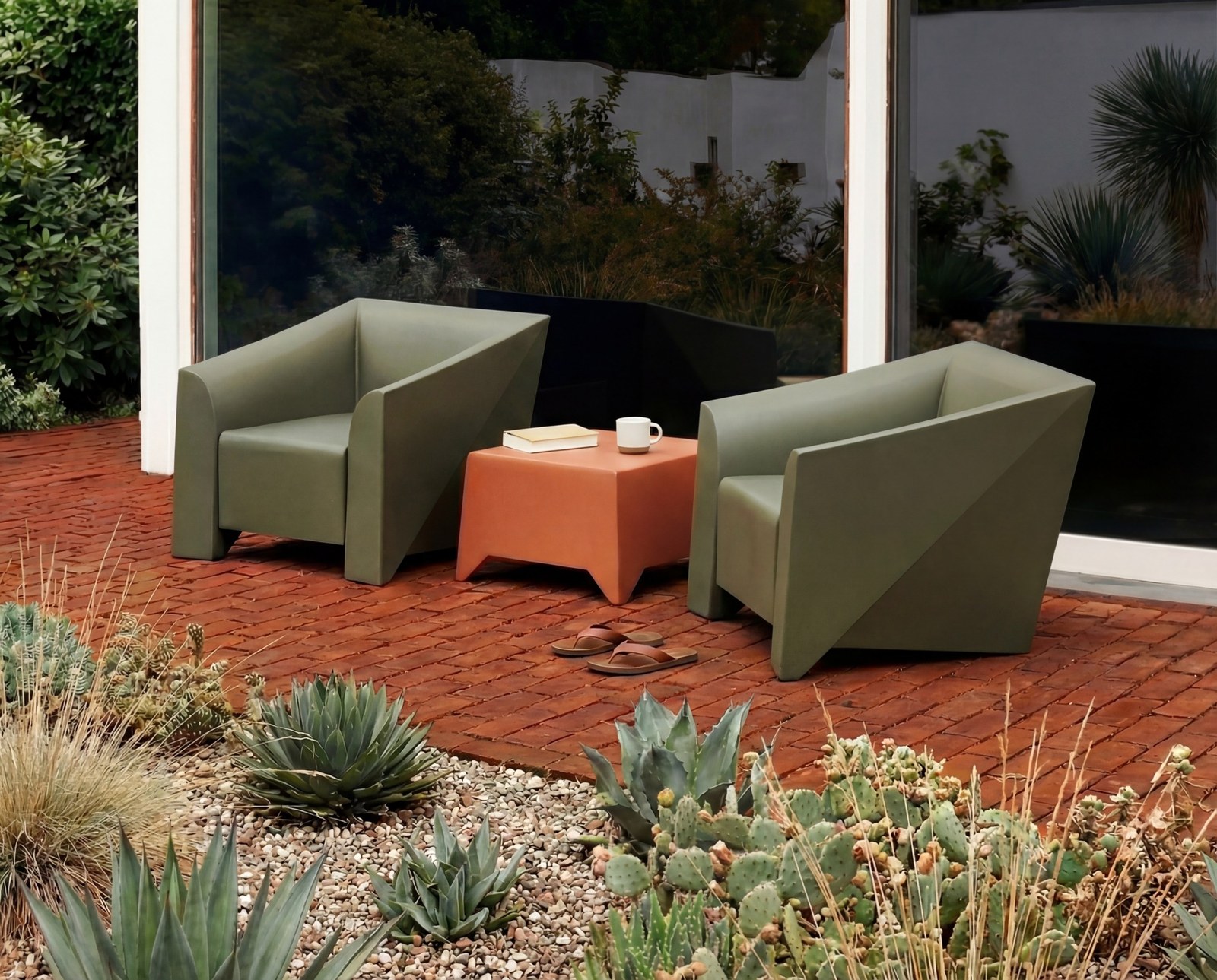 8 Chairs: Alışık Olduğumuz Bir Tasarımı Yeniden Düşünmek