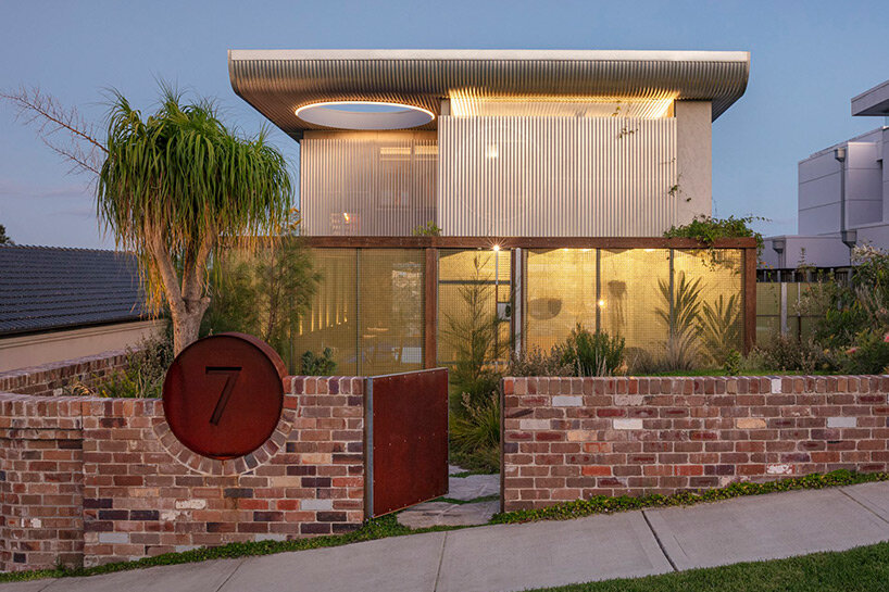 australian architects ditch the traditional box in favor of climate-responsive home designs - 2