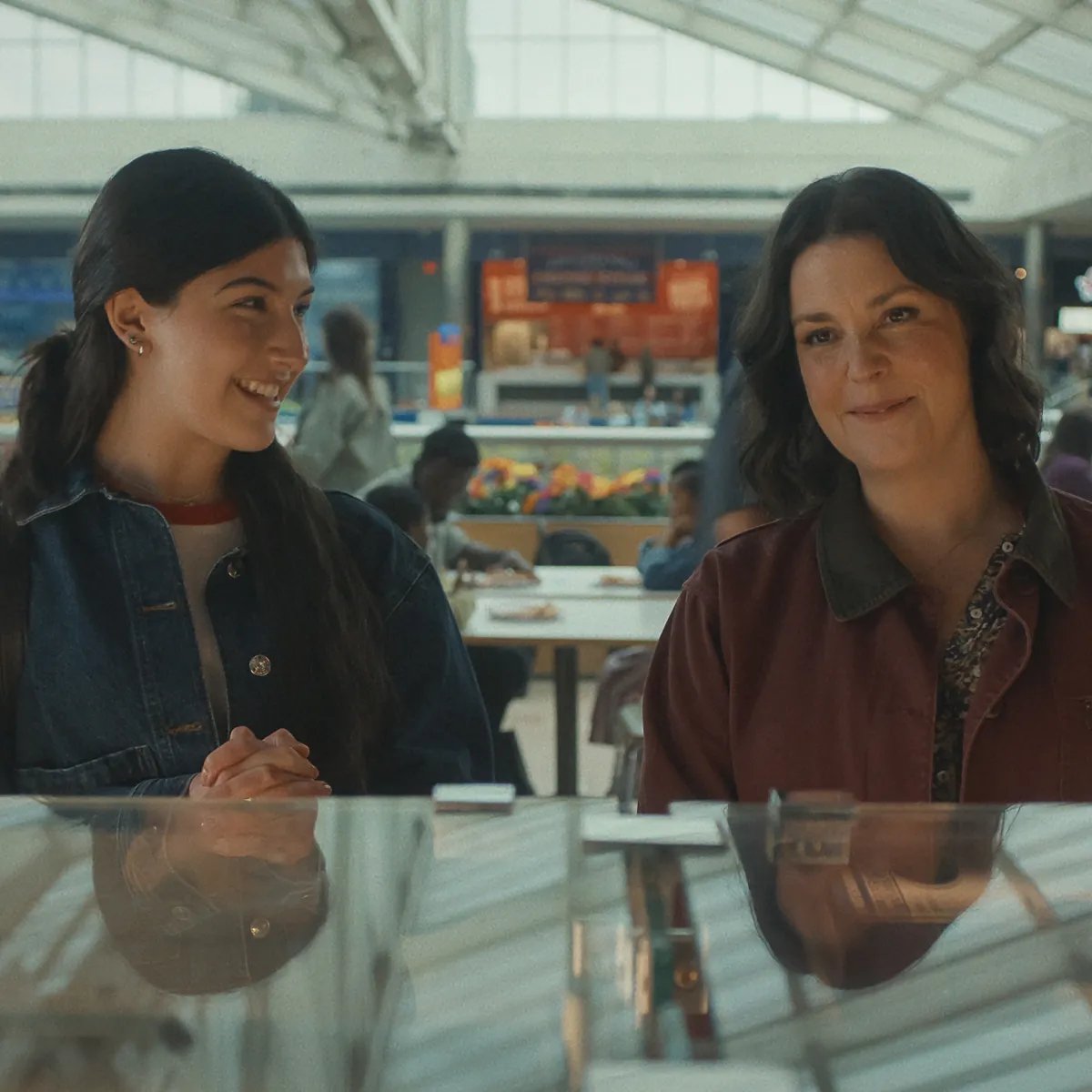 DON’T SAY GOOD LUCK. (L to R) Sunny Sandler as Sophie and Melanie Lynskey as Elizabeth in Don’t Say Good Luck. Cr. Courtesy of Netflix © 2026.