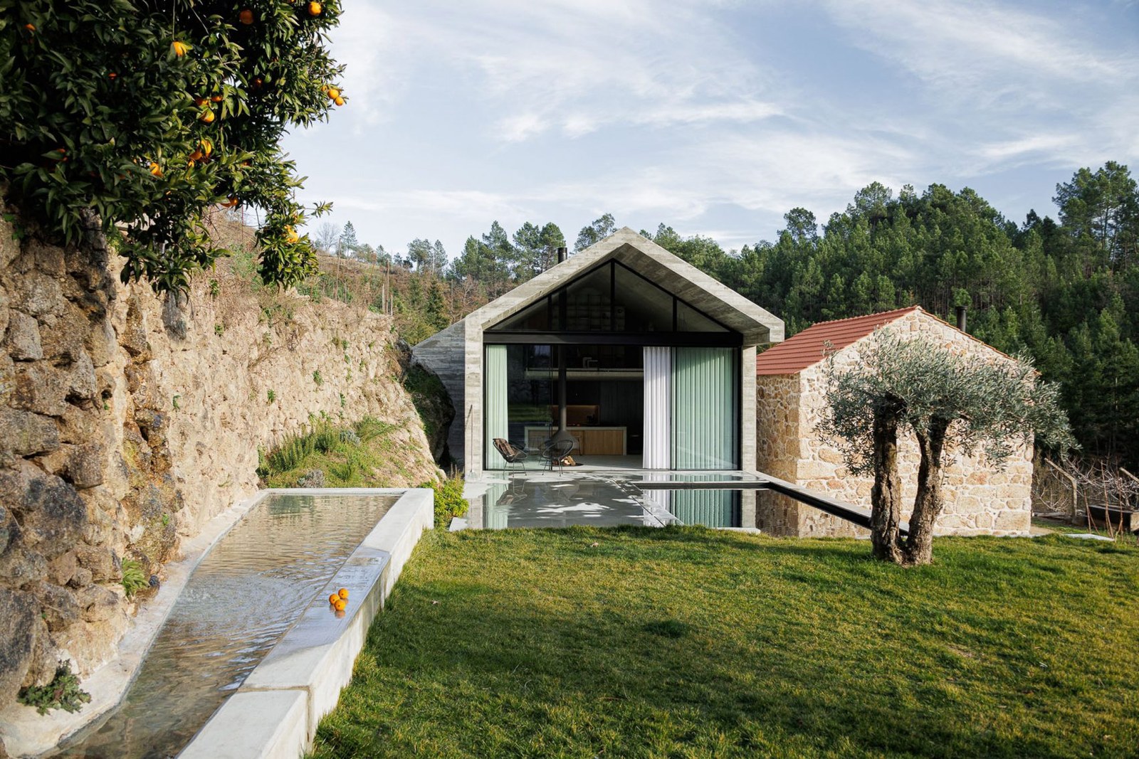 Casa NaMora, Portugal, by Filipe Pina and David Bilo