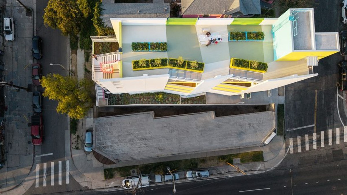 Loma Verde colourful apartments LA