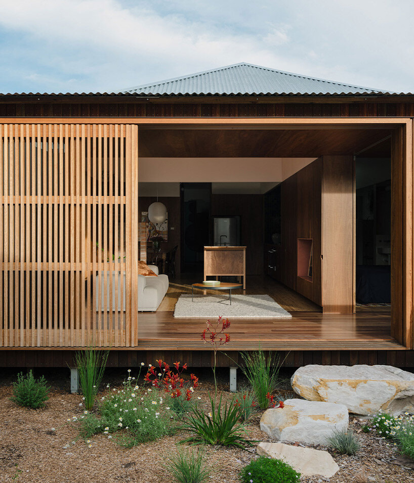 australian architects ditch the traditional box in favor of climate-responsive home designs - 12