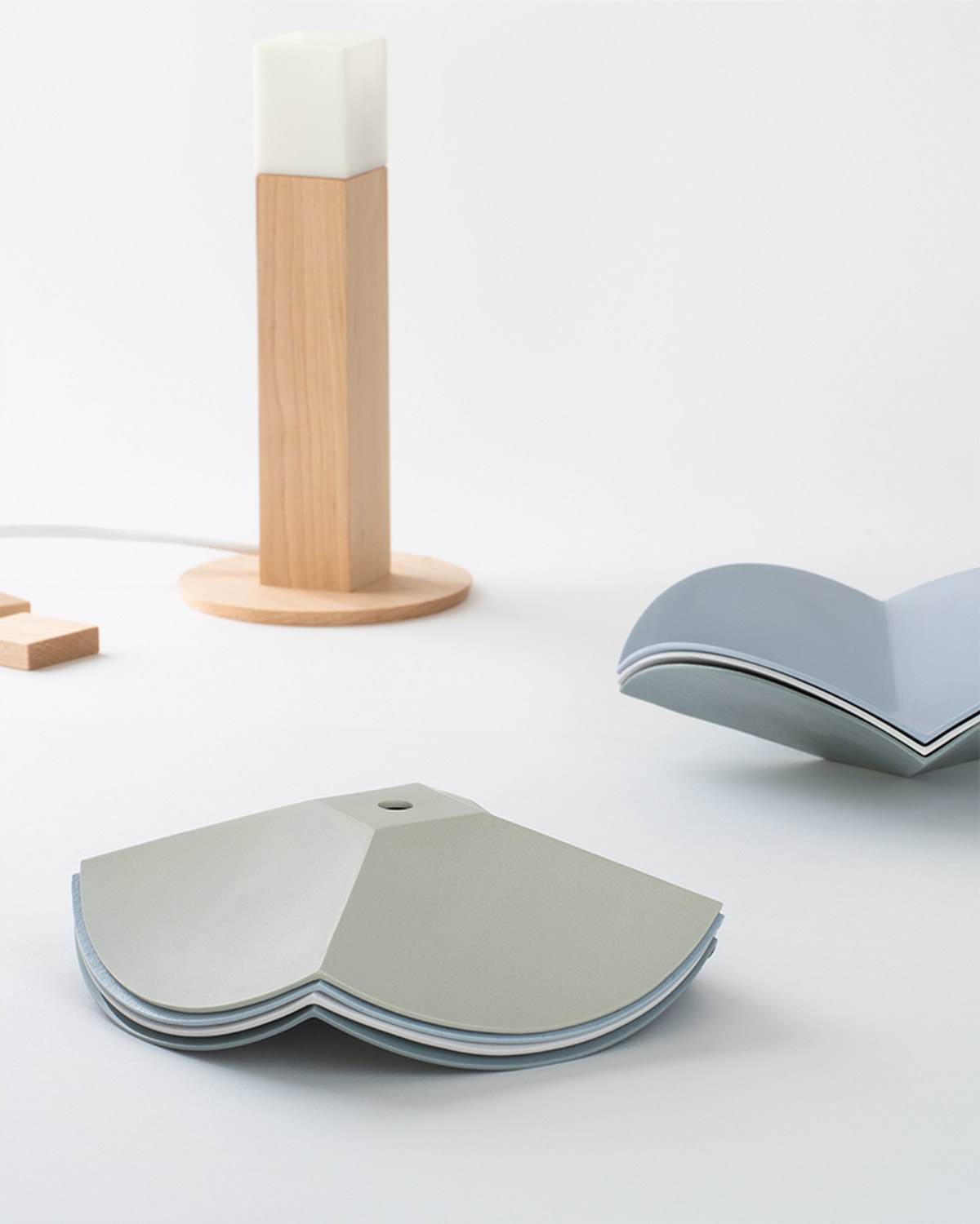 byunggwon nas alit lamp explores how ceramic wood and light interact 6