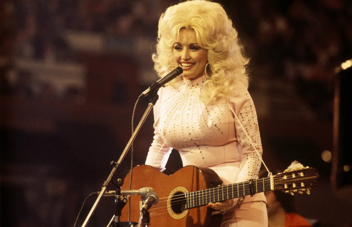 Dolly Parton performing in 1976