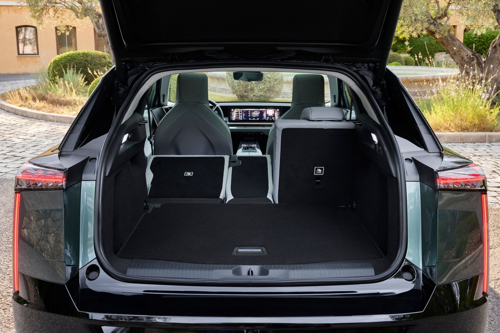 The DS No.7 has generous and practical interior space