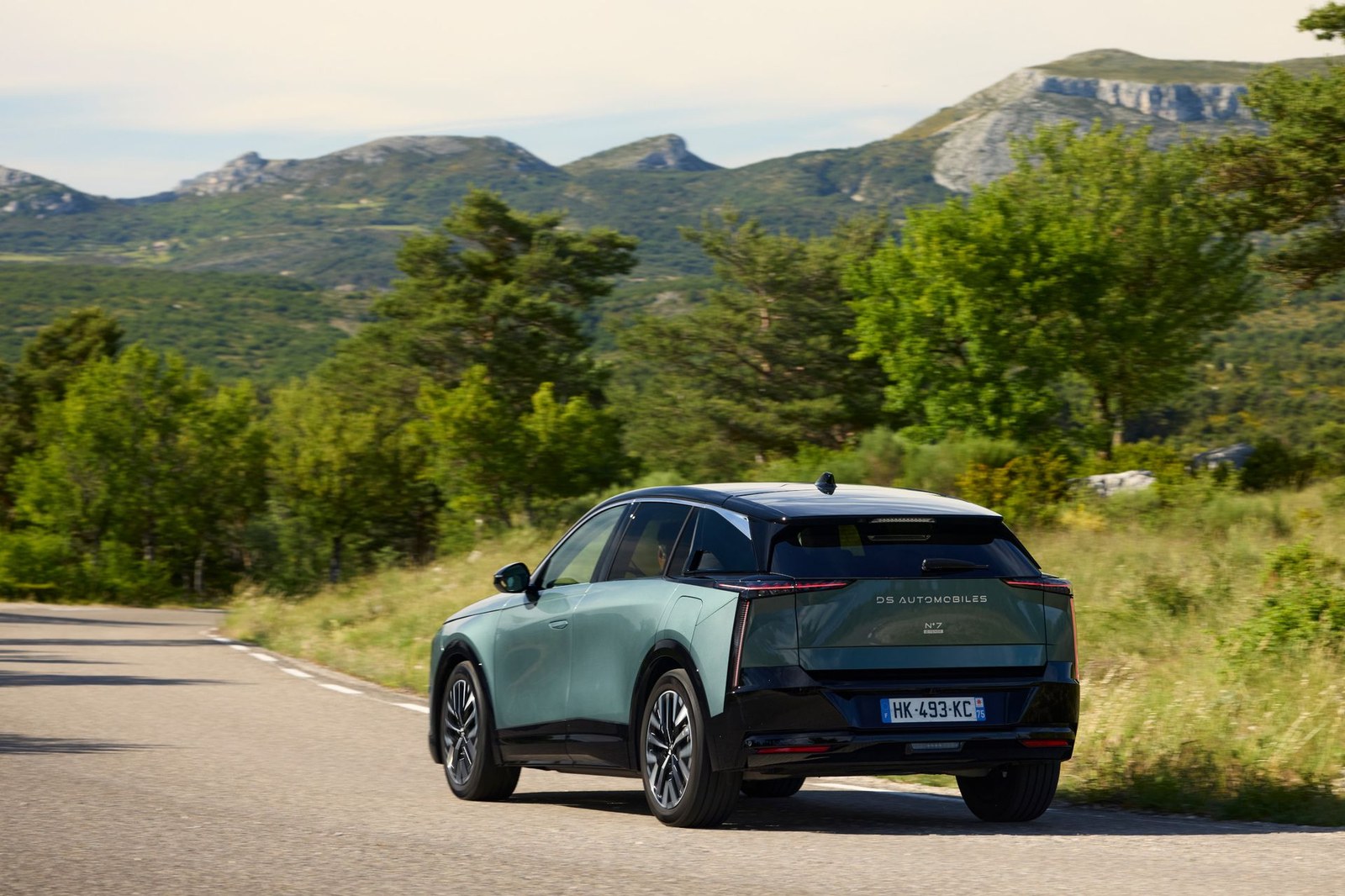 The DS No.7 appears to taper towards the rear