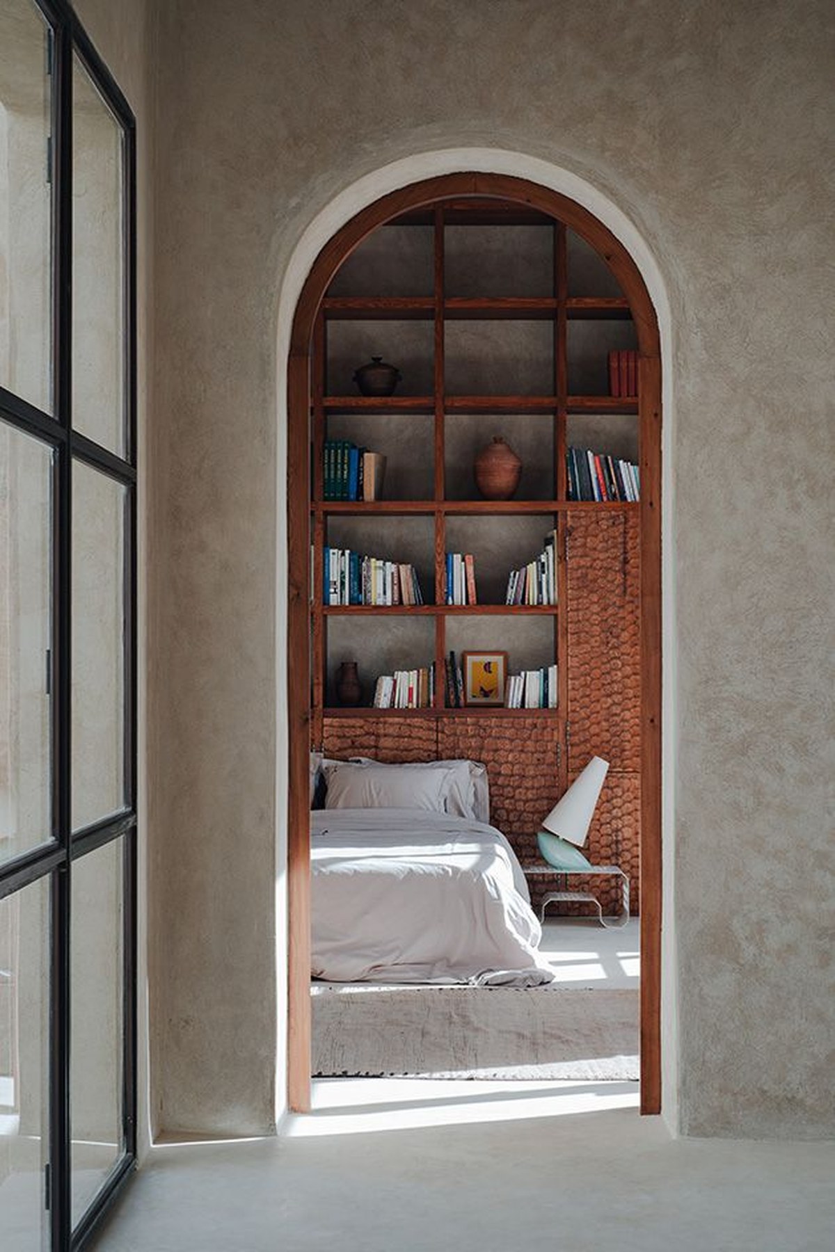 Moroccan retreat DDAR, a building in minimalist geometries and neutral tones