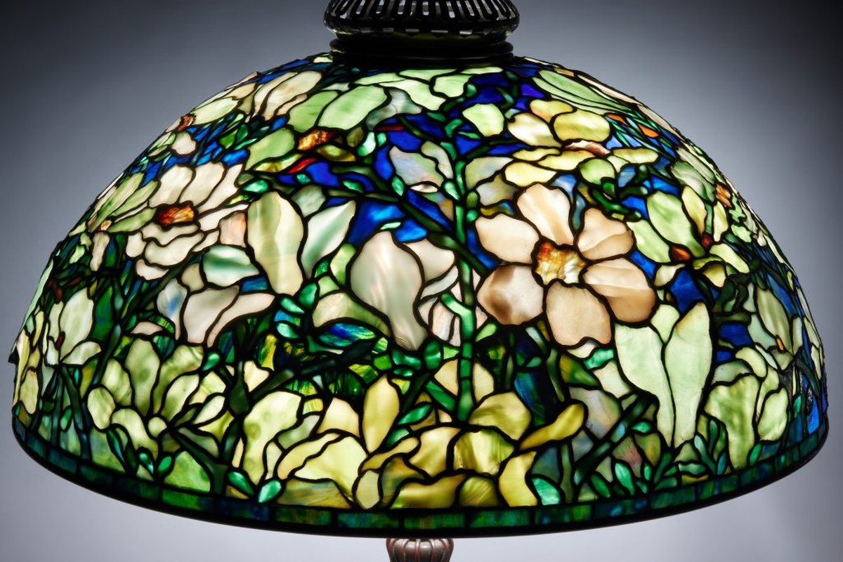 Neden Louis Comfort Tiffany Koleksiyoncuları Hala Büyülüyor?