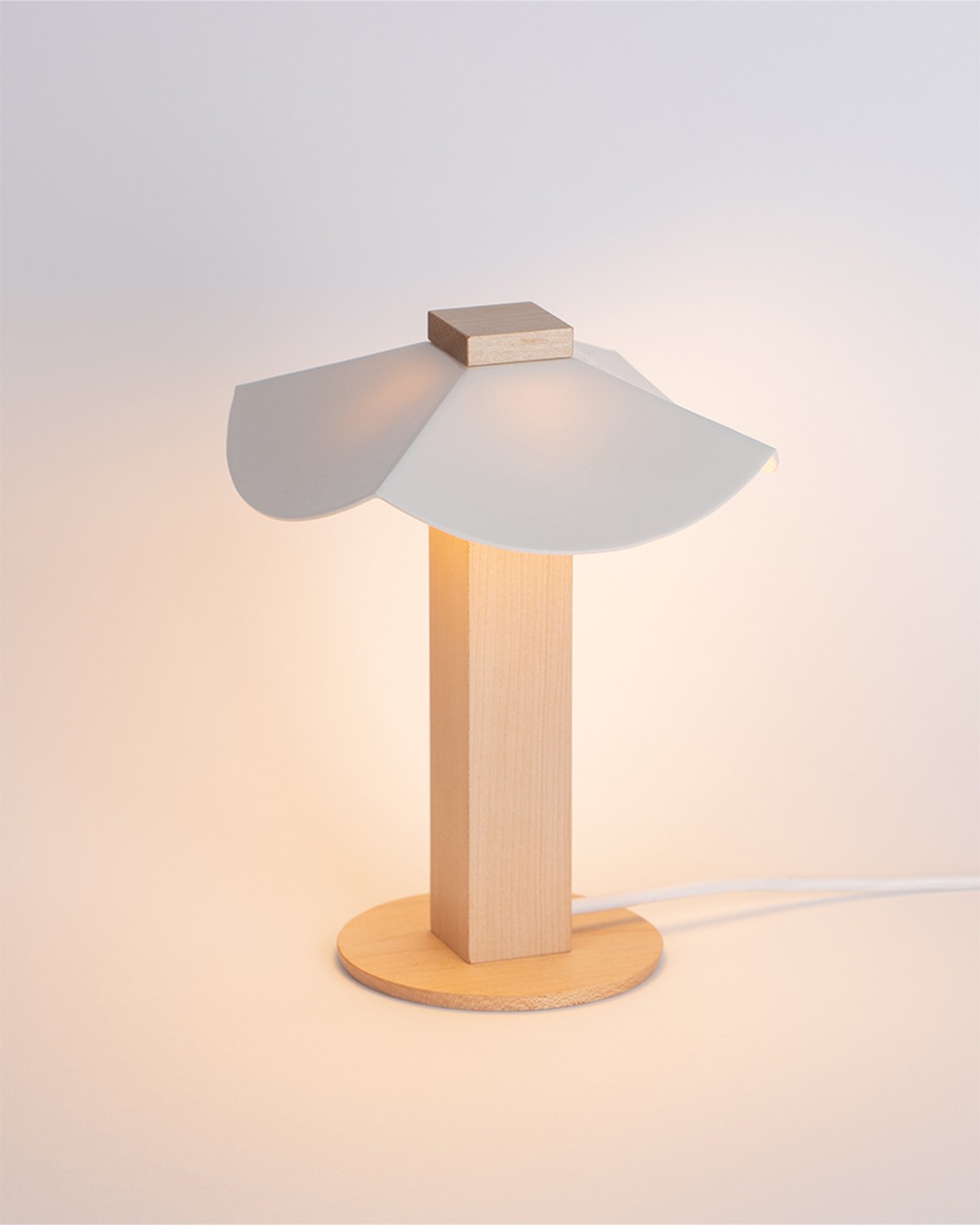 byunggwon nas alit lamp explores how ceramic wood and light interact 1