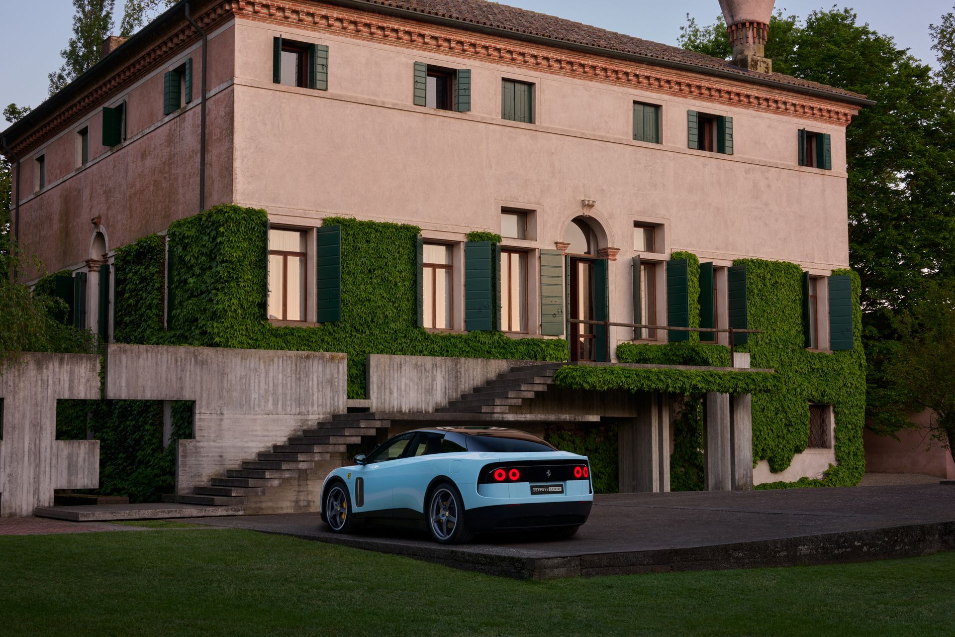 The new Ferrari Luce in Azzurro la Plata