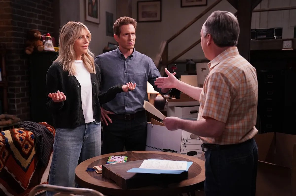 IT'S ALWAYS SUNNY IN PHILADELPHIA -- "Dennnis and Dee Don't Get Rich" -- Season 18, Episode 2 -- Pictured (L-R): Kaitlin Olson as Dee, Glenn Howerton as Dennis, Andrew Friedman as Uncle Jack