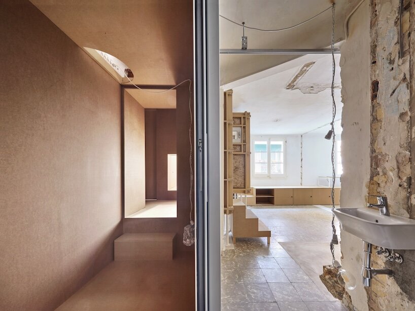 twilight of corridors: how TAKK rethinks domestic architecture beyond fixed rooms - 5