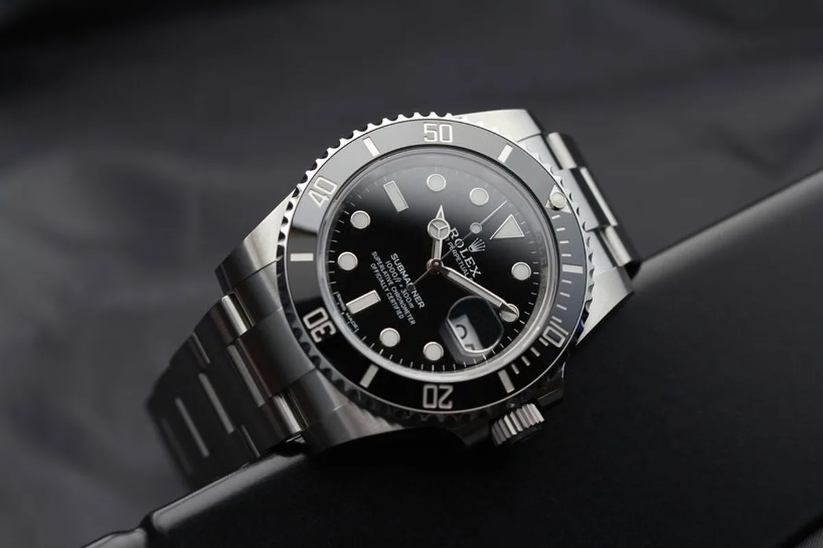 helvetus uses FKM rubber to rethink integrated luxury watch strap - 1