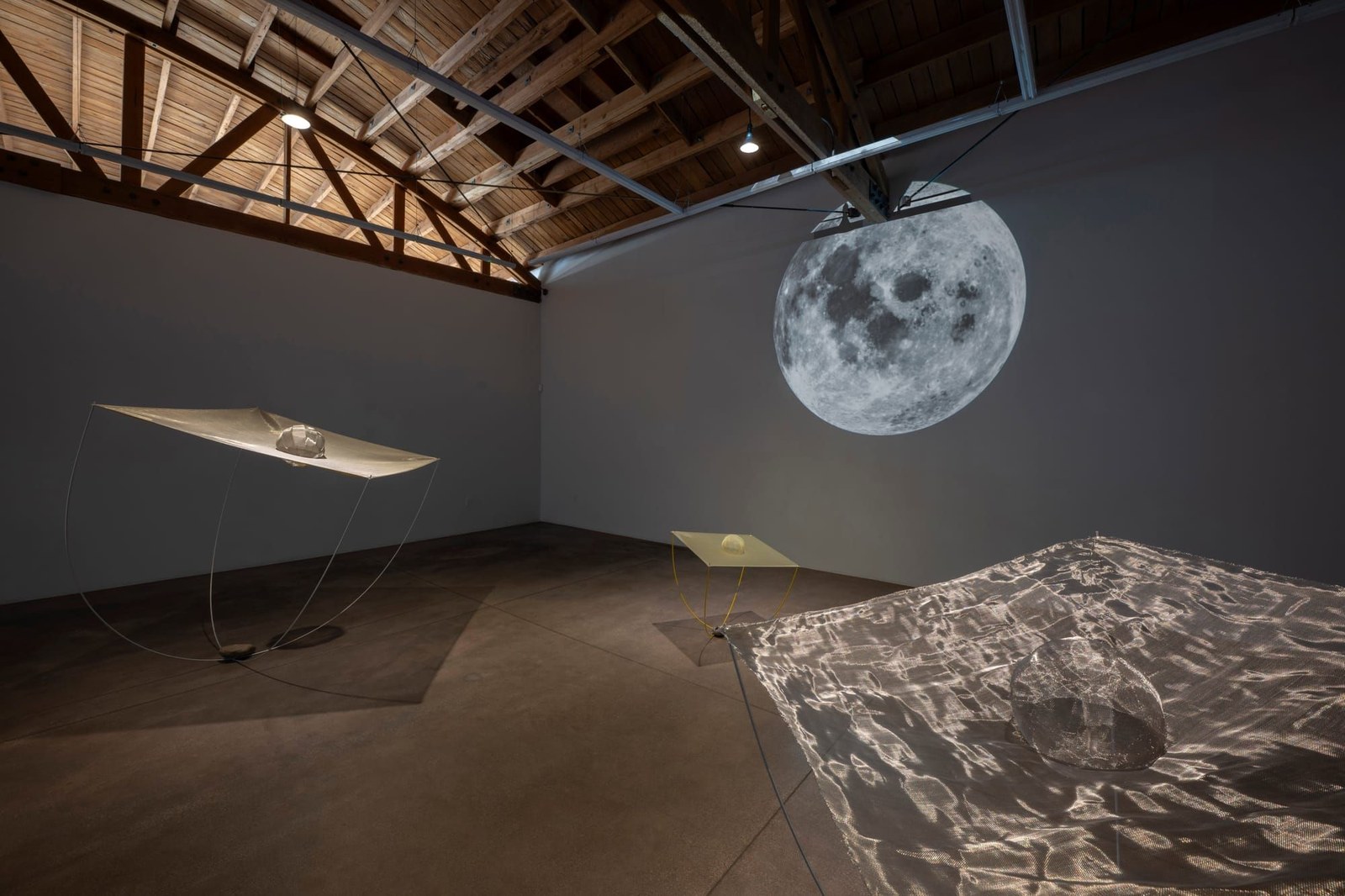 Shirley Tse ve Dana Berman Duff'tan "Breathing Moons" adlı eser