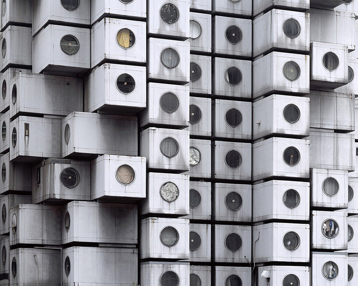 noritaka minami's '1972/accumulations' documents the individuality of nakagin tower capsules