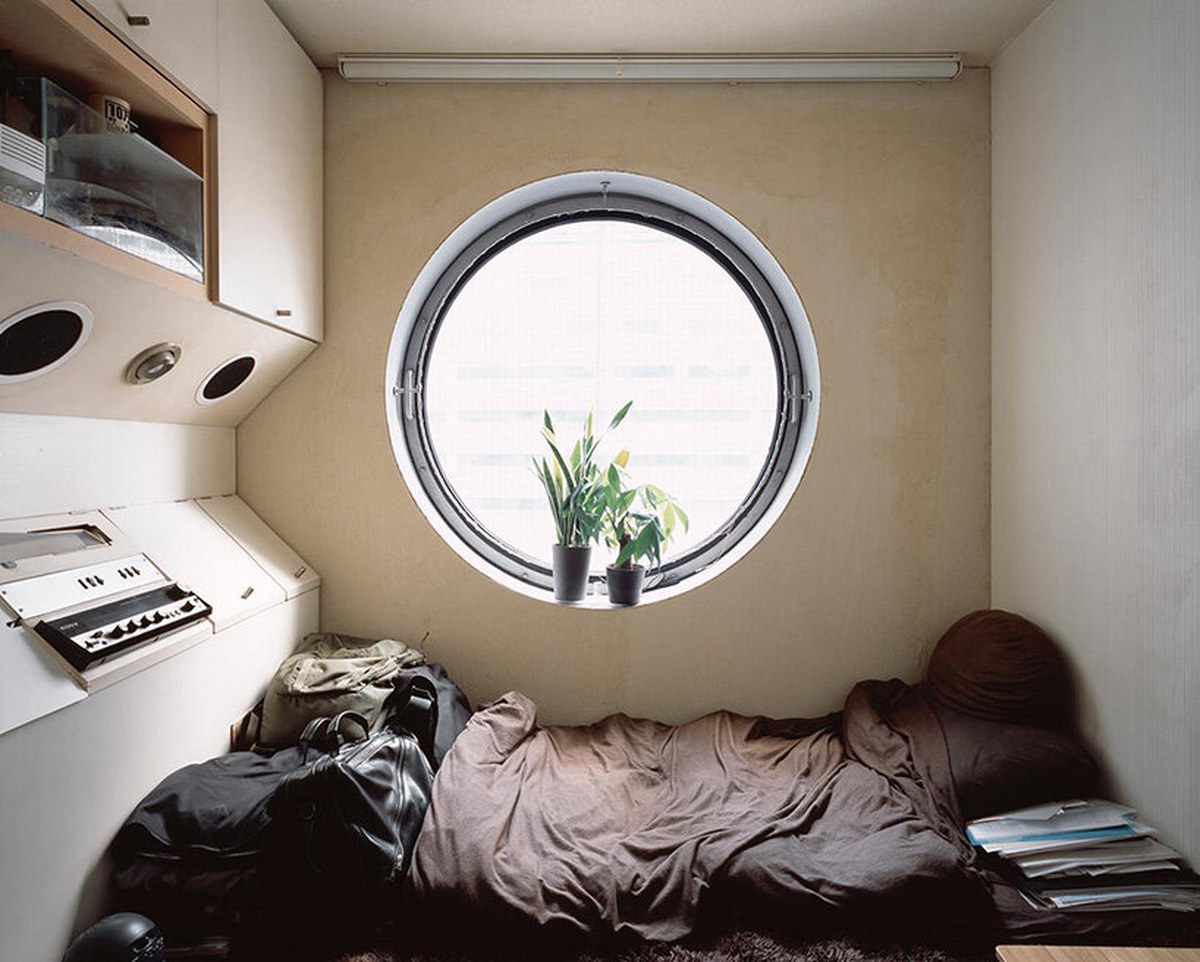noritaka minami's '1972/accumulations' documents the individuality of nakagin tower capsules