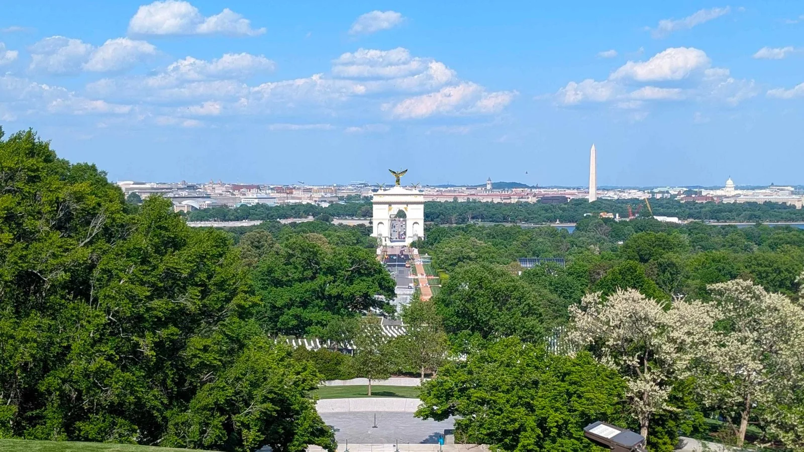 Trump, Washington'daki Zafer Anıtı'nın Turizm Projesinden Silahlanma Kompleksi Olarak Değiştirildiği