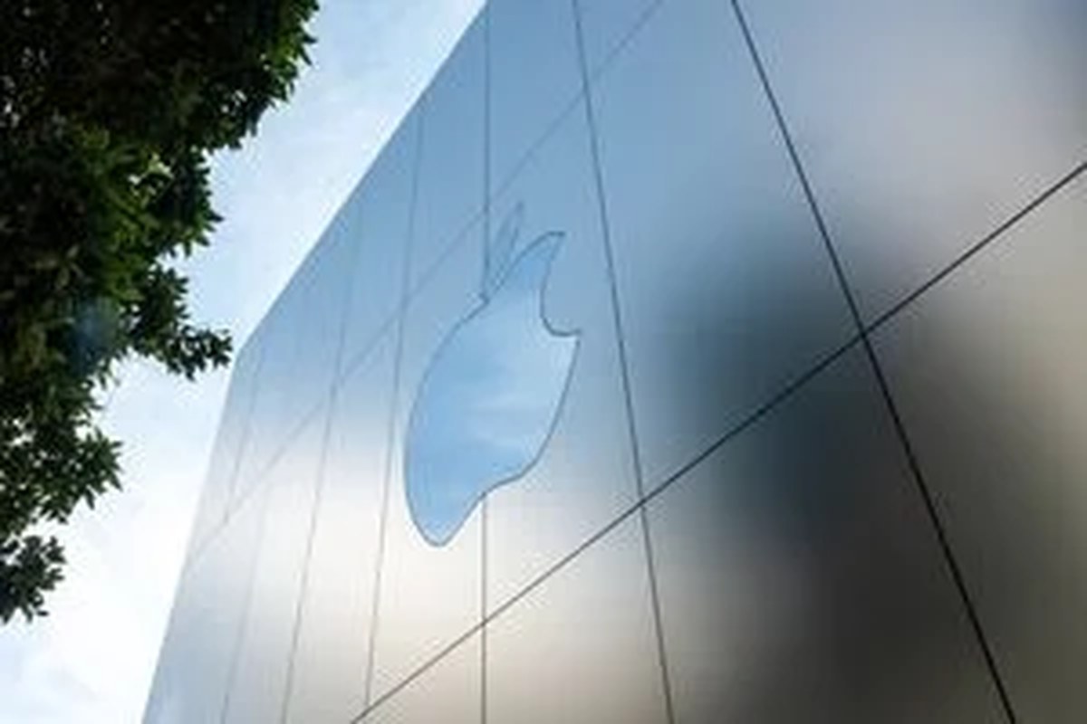 Apple stock becomes hedge as AI trade wobbles in 2026