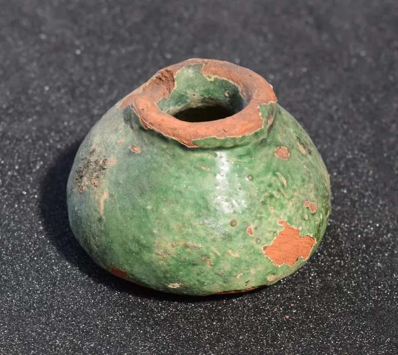 Small jar; made of wheel-thrown, green-glazed pottery (earthenware). - Bilinmiyor