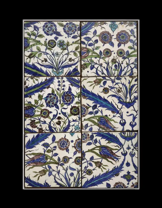 Tile. Flower medallion bordered by composite saz leaves. Made of manganese, cobalt, green, black painted and glazed (crazed) ceramic, pottery. - Bilinmiyor
