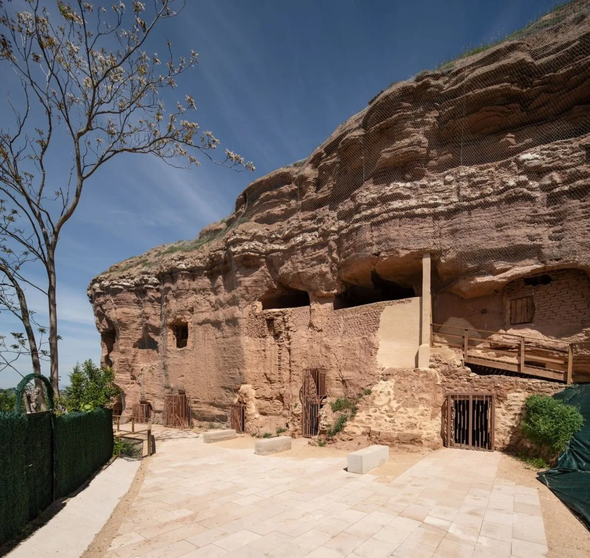Peña De Las Bodegas Rock-cut Space Rehabilitation