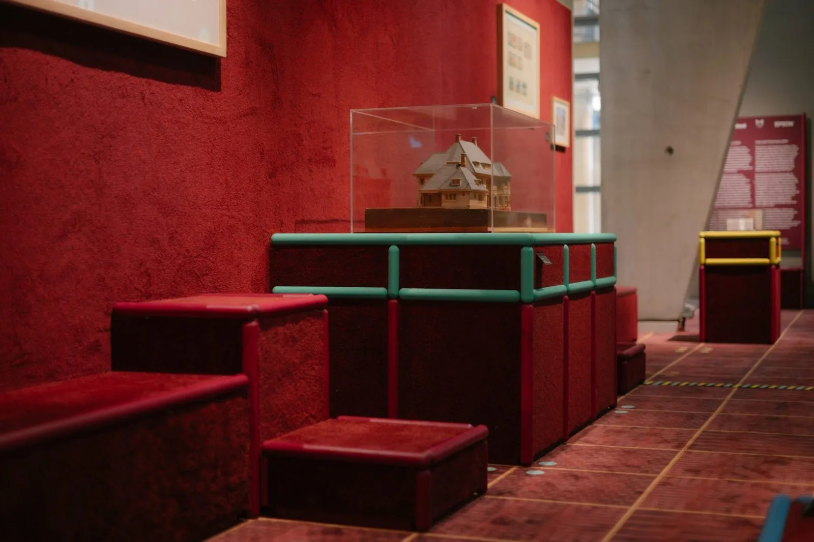 Exhibition space by Space Popular
