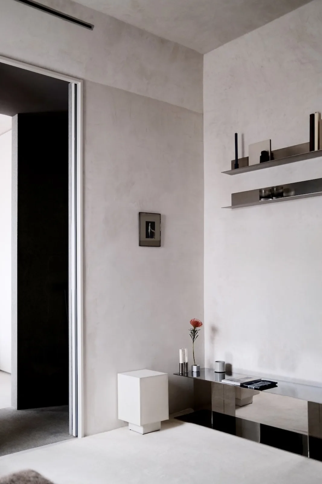 oroco rethinks a 40 sqm apartment in madrid 2