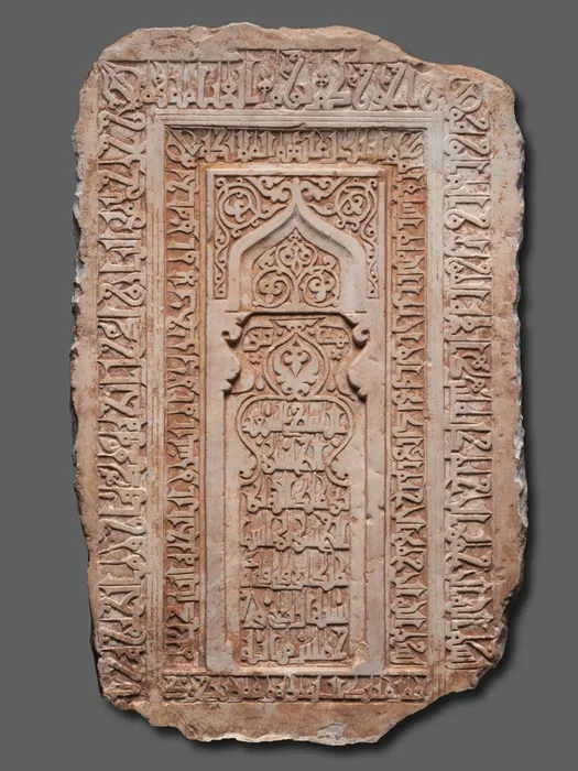 Inscribed Tombstone of Shaikh al-Husain ibn Abdallah — 1110 Dönemi Türk Sanat Mirası